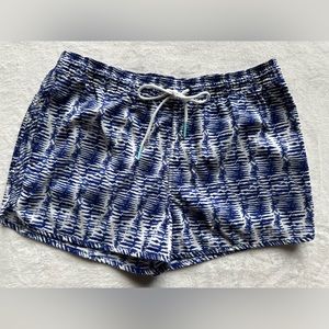 Vineyard Vines Blue and White Patterned Women's Shorts